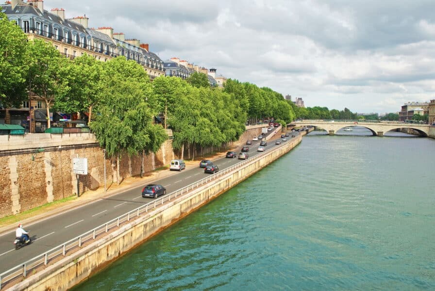 Voie sur berge à Paris