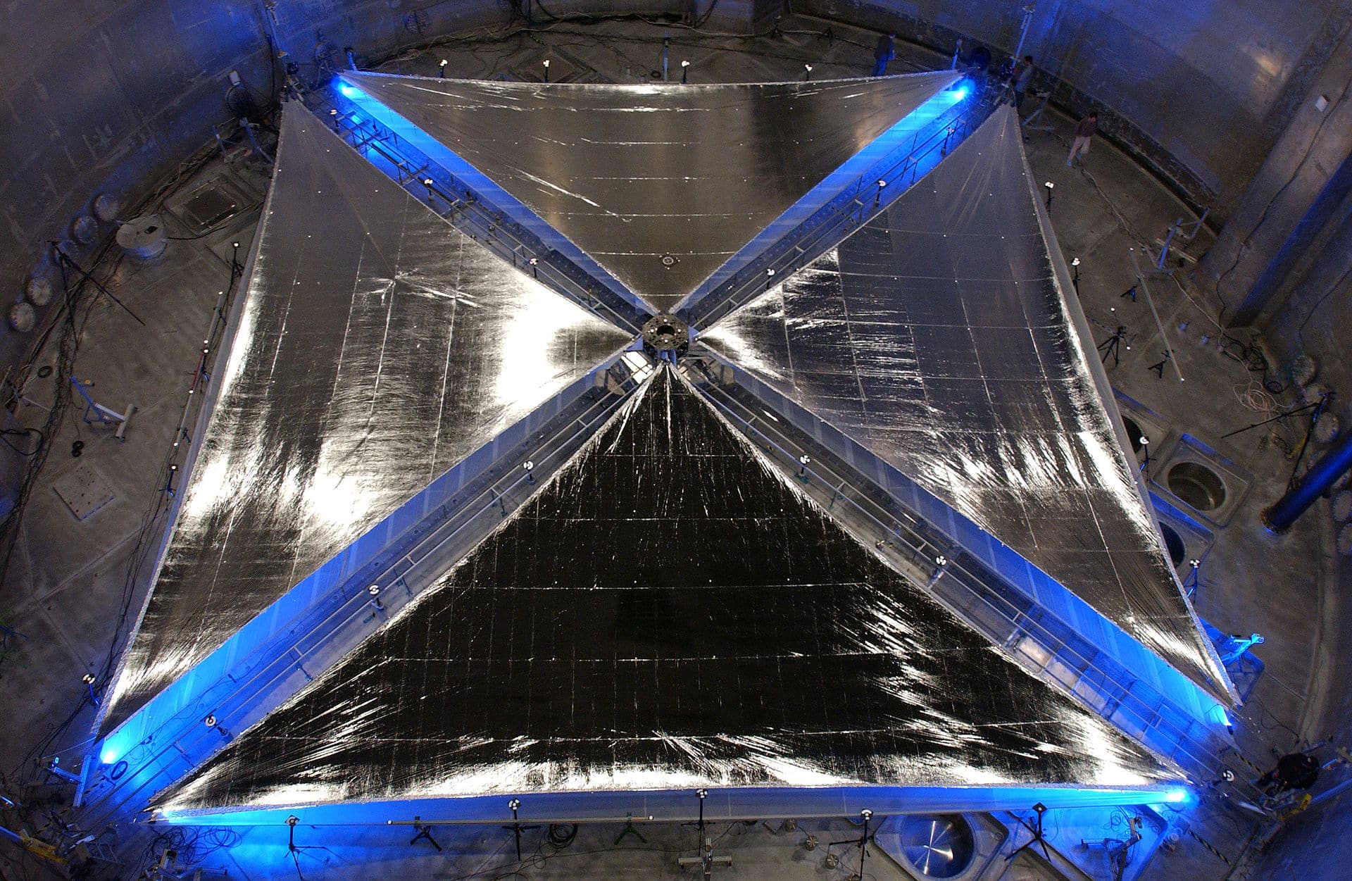 Photonic propulsion: visit the Solar System by sail - Polytechnique ...